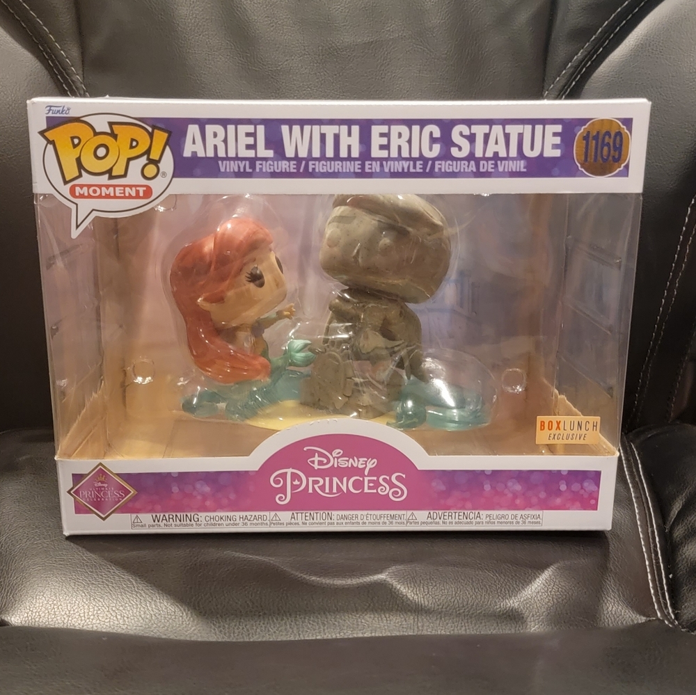 Funko Pop! Moment Disney Princess The Little Mermaid Ariel with Eric Statue Viny - Picture 2 of 5